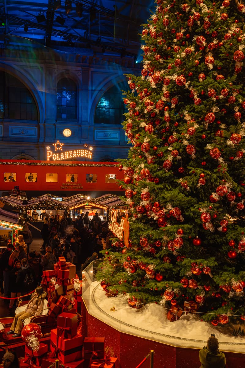 Lindt Weihnachtsbaum und Marktgeschehen am Polarzauber